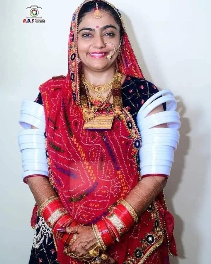 JivrajAal's tweet photo. હિન્દું સમાજનું ગૌરવ રાષ્ટ્રપ્રેમી એવા પ્રતિભાશાળી વ્યક્તિત્વ અમારા બેન શ્રી ડૉ.અવનિબેન આલને જન્મદિવસ નિમિતે ખૂબ-ખૂબ શુભેચ્છાઓ સાથે આગળ વધો પ્રગતિ કરો તેવા અભિનંદન. 
#jivrajaal  #vihotargroup https://t.co/3DU378NG7o