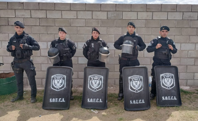 policia_fe's tweet photo. Hola, #BuenMartes
👮♂️👮♀️Quienes integramos la SOUCA de la DGPC, estamos predispuestos a nuestra jornada laboral. ¡Que tengas un excelente día!
#PoliciaDeSantaFe #SOUCA https://t.co/HCho3RYvzJ