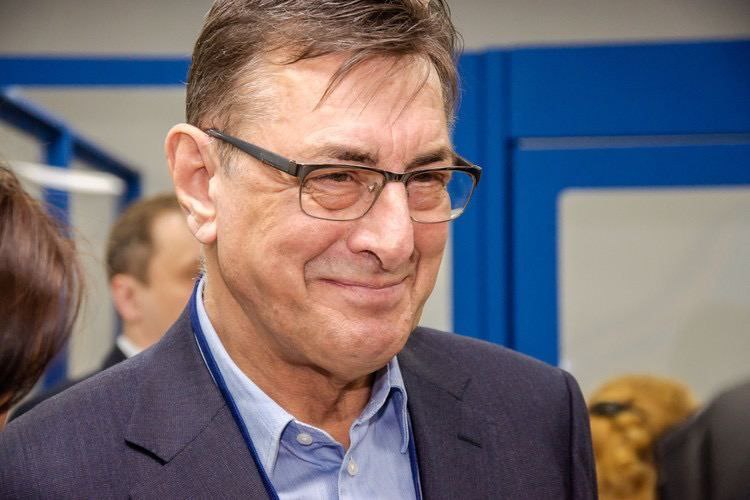 🚗 Der Deutsche Hans-Peter Moser ist neuer Generaldirektor der Autofabrik Moskvich 

Das Auto ist chinesisch, der Direktor Deutsch, die Marke  russisch. Und das im ehemaligen Renault-Werk in Moskau.
Quelle: Alina Lipp