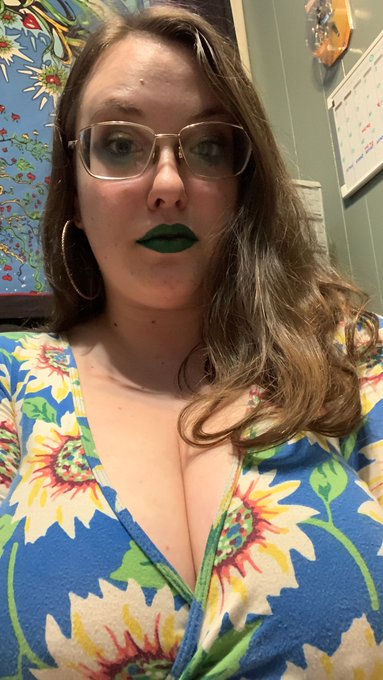 We out hereeeee&hellip;should I pop &lsquo;em out while thirsty Thursday is still in effect??? https://t.co/rv5so<a href="/tag/pawg"class="tags"><span>#pawg</span></a><a href="/tag/onlyfans"class="tags"><span>#onlyfans</span></a><a href="/tag/nsfwtwt"class="tags"><span>#nsfwtwt</span></a>