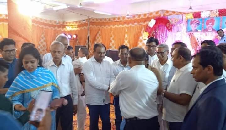 anilkumar4bihar's tweet photo. बहुजन समाज पार्टी के केंद्रीय प्रदेश प्रभारी मान्यवर लाल जी मेधांकर जी  के बहन की  शादी में लखनऊ में  शामिल होकर वर वधू को बधाई एवम् शुभकामनाएं  दिया। आपका वैवाहिक जीवन सुखमय हो। @bspindia @Mayawati https://t.co/aCMAqjd9QU