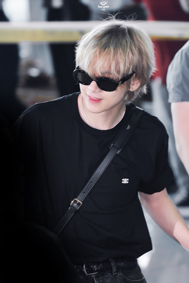 luv_you1230's tweet photo. •HD• 230630 인천 출국
#KIMTAEHYUNG #김태형 #방탄소년단뷔 #태형 #BTSV #V #テテ@BTS_twt https://t.co/83RhDvsU5M