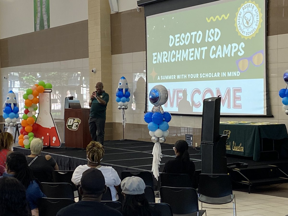 HDWebbIII's tweet photo. .@desotoisdeagles is the place to be! Got a chance to celebrate the end of the Summer Safari: STEM-tastic Program this morning. Staff provided the students with engaging experiences to spark their curiosity and future pursuits in the area of #STEM. #AAAExperience #TimeToFly https://t.co/eDHhfq8E3t