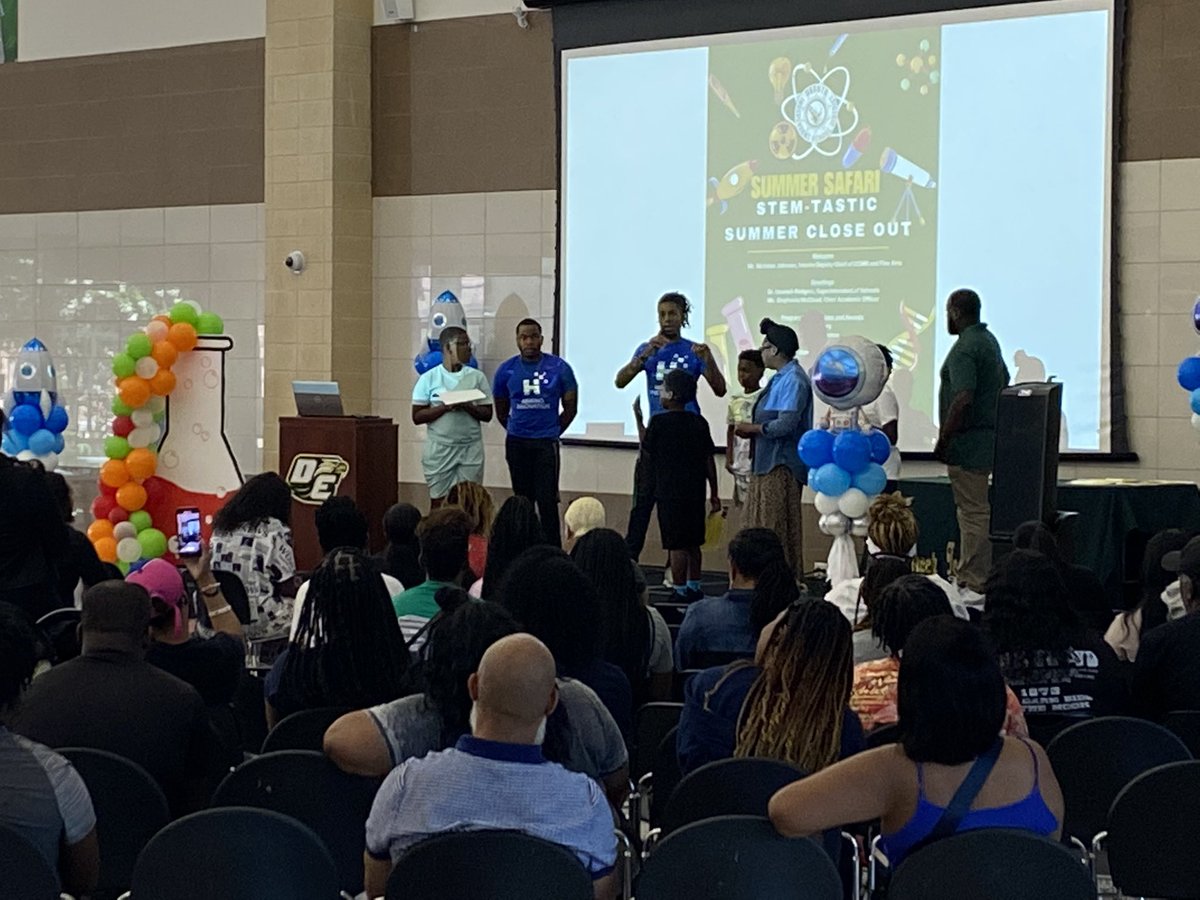 HDWebbIII's tweet photo. .@desotoisdeagles is the place to be! Got a chance to celebrate the end of the Summer Safari: STEM-tastic Program this morning. Staff provided the students with engaging experiences to spark their curiosity and future pursuits in the area of #STEM. #AAAExperience #TimeToFly https://t.co/eDHhfq8E3t