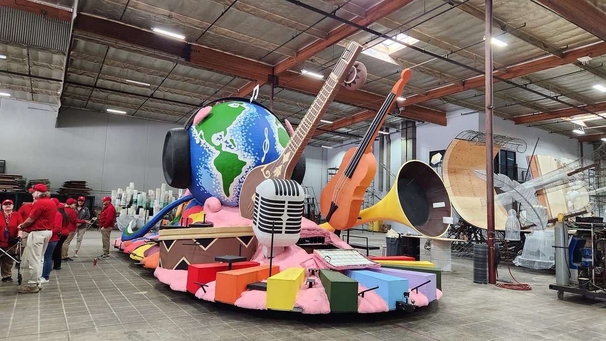 LionsFloat's tweet image. More progress on the Lions International Rose Parade Float! #lionsclub #roseparade #lionsfloat