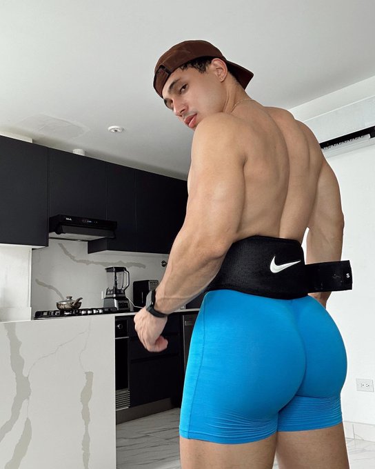 Do you need pillows tonight? https://t.co/pa5uSouYDx