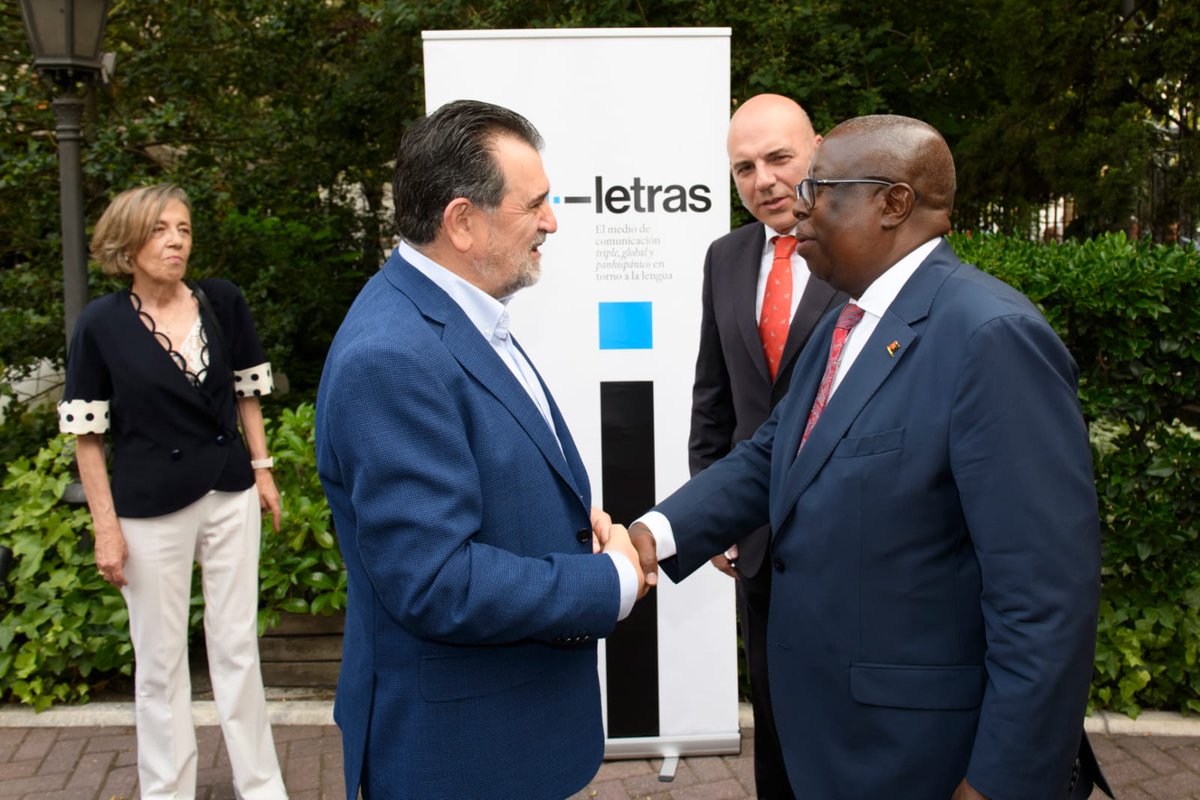 Universidade Internacional do Cuanza (UNIC) recebeu a distinção no Prémio Archiletras Language Awards, 
O Embaixador de Angola no Reino de Espanha, Alfredo Dombe, prestigiou o evento com a sua presença.