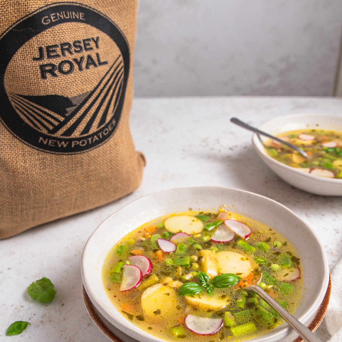 We’ve flipped this classic recipe on its head, creating a super fresh springtime #JerseyRoyal minestrone soup packed full of seasonal veggies! This versatile recipe can be adapted with whatever’s in the fridge to create something delicious bit.ly/44hoERu #SimplySeasonal