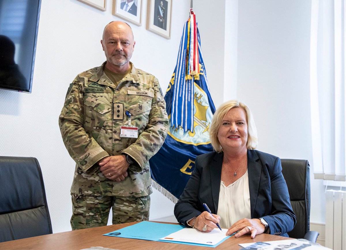 EvaHoegl's tweet photo. Eine Woche Truppenbesuche im Südwesten. Fotos vom Besuch Eurocorps in Straßburg am Montag. Danach war ich in Müllheim bei der Deutsch-Französischen Brigade, in Illkirch beim Jägerbataillon 291 und in Niederstetten beim Transporthubschrauberregiment 30. 1/2 https://t.co/KEnBxg5naw