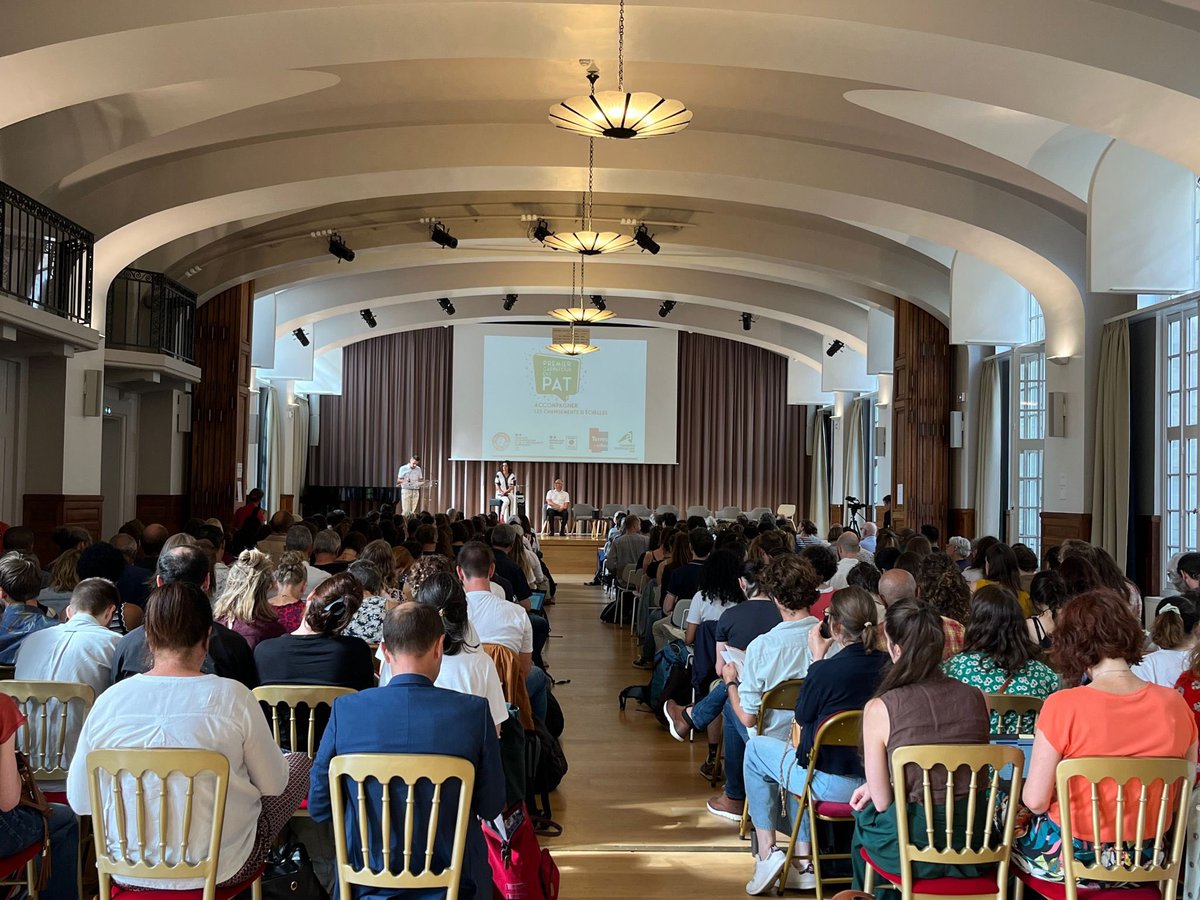 🔴Lancement du premier #CarrefourdesPAT : accompagner les changements d’échelles 

➡️300 participants réunis à la Fondation Biermans-Lapôtre. 

👥organisé par #ChambresAgriFrance et @Terresenvilles_ 

Avec le parrainage <a href="/Agri_Gouv/">Ministère Agriculture et Souveraineté alimentaire</a> et en partenariat <a href="/ademe/">ADEME</a>