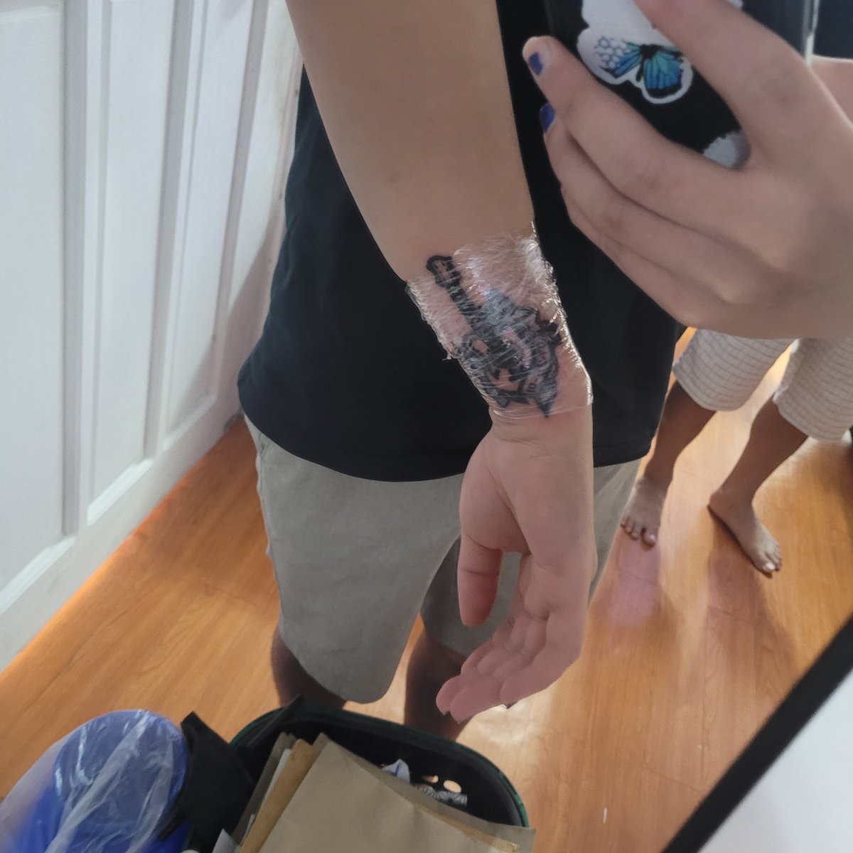 I USED TO THINK I WAS SMART
YOU MADE ME LOOK SO NAIVE
THE WAY YOU SOLD ME FOR PARTS
AS YOU SUNK YOUR TEETH INTO ME
BLOOD SUCKER
FAMEFUCKER
BLEED ME DRY LIKE A GODAMN VAMPIRE

(and yes this was an impulse decision)