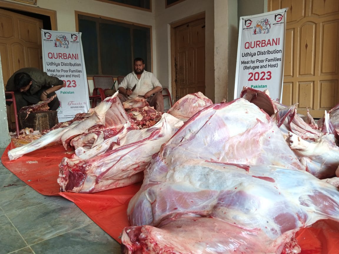 IDEA_KP's tweet image. Together @Refugees, @RefugeeGirls, @UNHCRPakistan, @IDEAPakistan06, and @PPAFofficial, joined hands to distribute meat among refugees in Pakistan on the occasion of EID UL ADHA.  #RefugeeSupport #CommunityAssistance #PartnersInAction