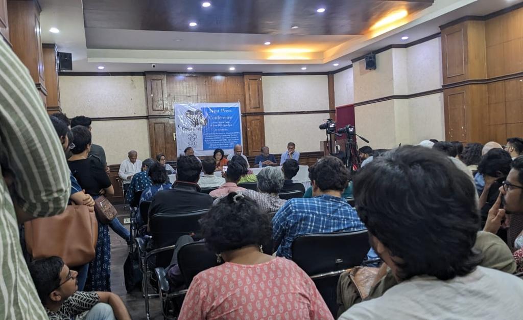 SurbhiKesar's tweet photo. Press conference on Delhi regarding the suspension or 4 professors from South Asian University #SaveSAU. Public intellectuals gather to discuss the suppression of academic freedom in South Asian University, which sets a dangerous precedent for other public universities in India. https://t.co/Q2jVRpxXXT