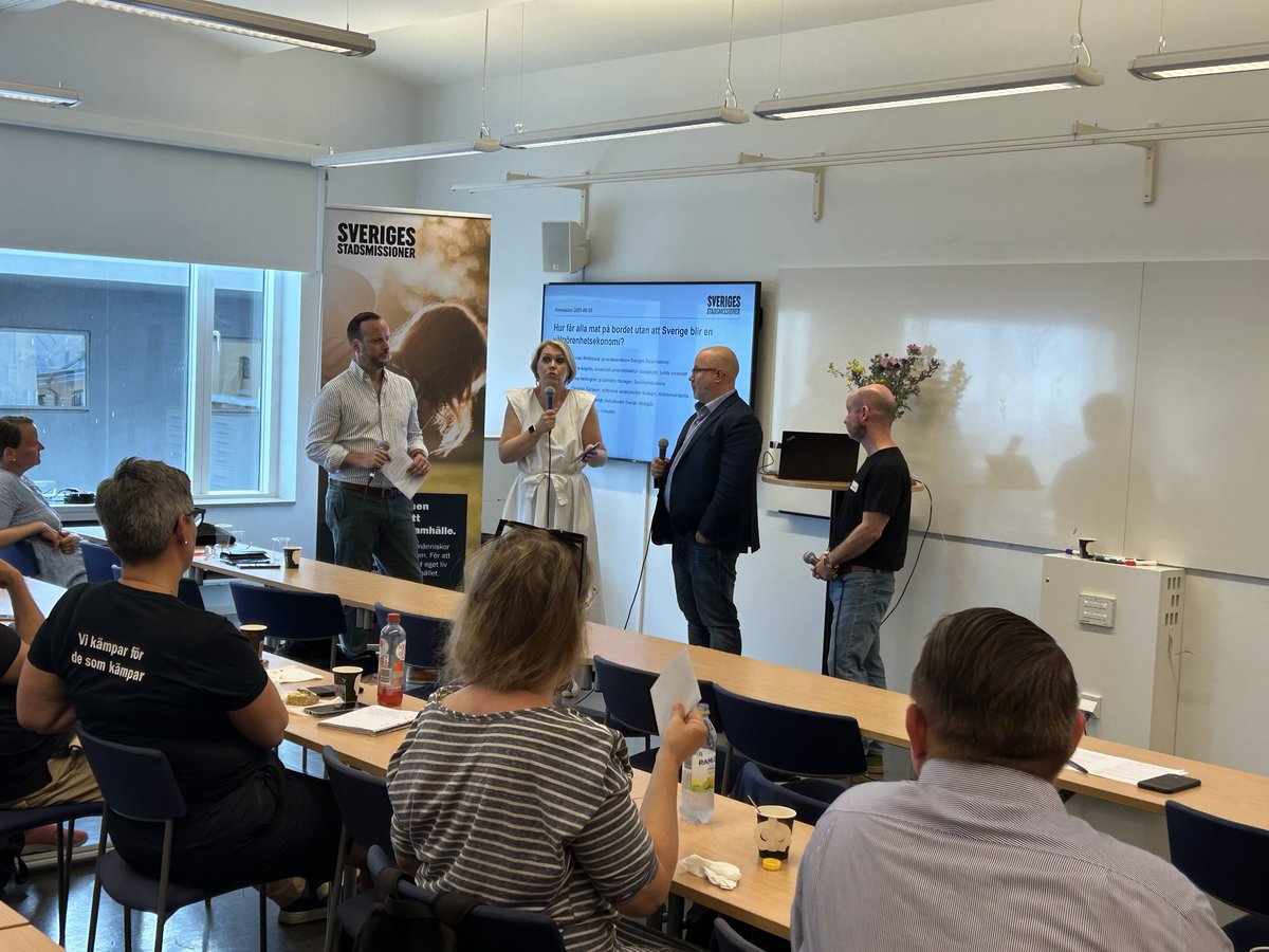 Vi var alla överens om att det behövs ett batteri av insatser för att människor ska komma i arbete så att alla ska kunna ställa mat på bordet. Stadsmissionen hjälper gärna och krokar arm. ⁦<a href="/lenahallengren/">Lena Hallengren</a>⁩ ⁦<a href="/SODaunfeldt/">Sven-Olov Daunfeldt</a>⁩ ⁦<a href="/jonaswihlstrand/">Jw</a>⁩ ⁦<a href="/ChristianCkd/">Christian Carlsson</a>⁩