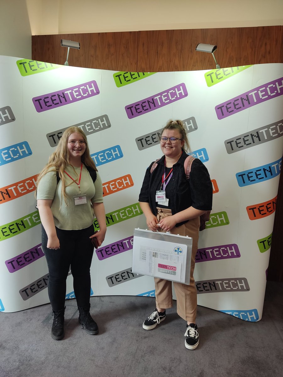 SandHighTex's tweet image. We&apos;ve arrived! Time to set up the stands now! Wish us luck #TeenTech @SandbachHigh