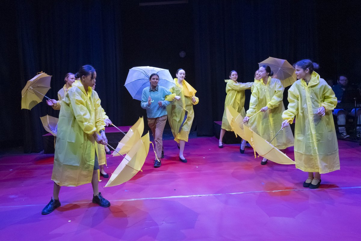 WimbledonHigh's tweet photo. 'A triumph!' - Miss Kennedy
'What a talented cast!' - Miss Beckwith
'I really enjoyed it!' - Bea,Y7
Congratulations Y8 and Y9 for staging four fantastic performances of Singin' in the Rain this week. Well done! #MusicalWHS #PerformWHS #TheatreWHS #SinginInTheRain 🎶☔️ https://t.co/JcEZbkfhAE