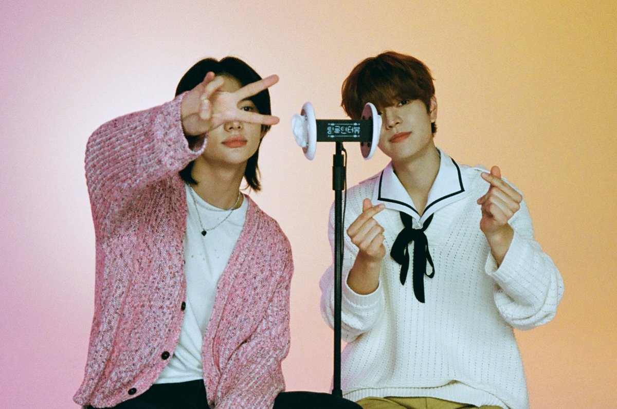 M2MPD's tweet photo. 필름카메라로 기록한 6월의 추억📸 7월에도 쭈욱 엠투와 함께해요❣ #6월의엠투 #M2film #팅글인터뷰 #StrayKids #스트레이키즈 @Stray_Kids https://t.co/6ARaoJjGNp
