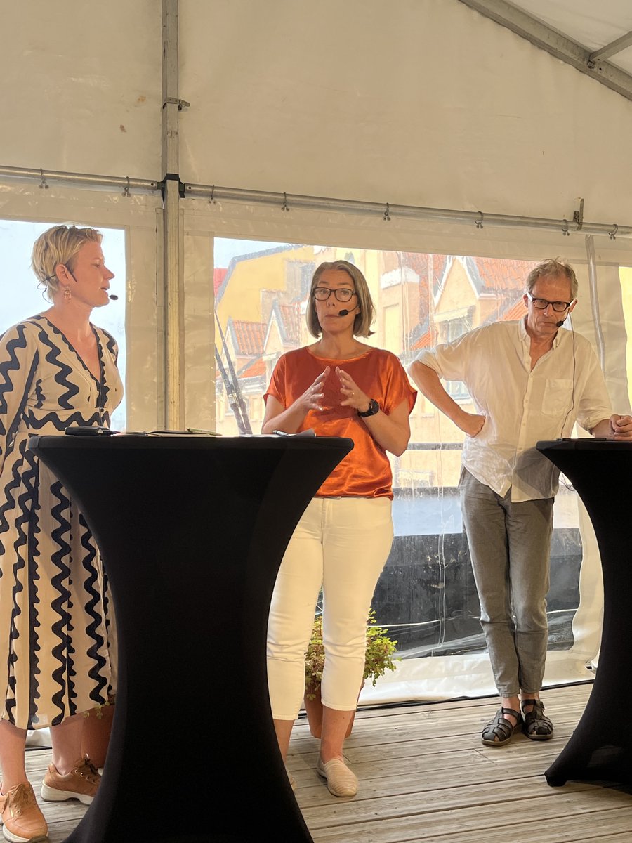 ”Vi ser på sikt att elektrifieringen kommer ha en roll inom jordbruket. Men i närtid ser vi inte att det finns möjligheter till det i någon större skala för de tyngre maskinerna.  Det utvecklas såklart nya lösningar men det är fortfarande i ett väldigt tidigt stadie. 
Fram tills