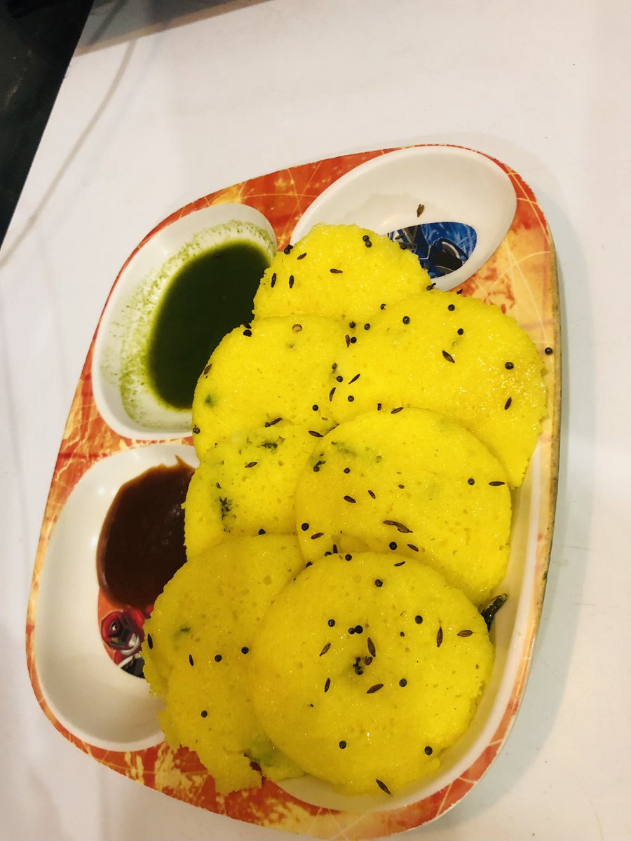 Clay_Mannequin's tweet photo. That child whose father is south Indian and mother is Gujrati.🤓
What would you name it?
#CreativityAtItsPeak #noOffence https://t.co/SXjlzDkera