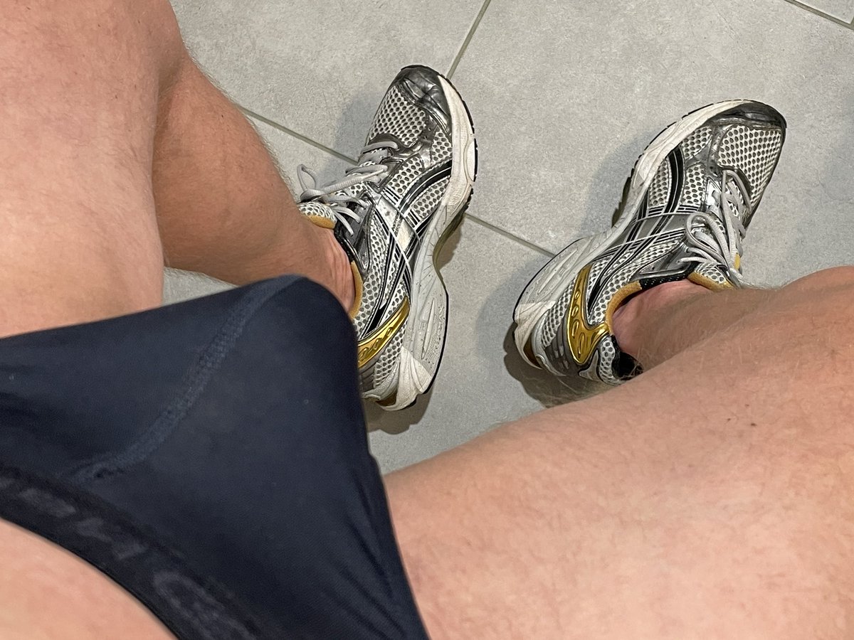 Snax42's tweet photo. Briefs and Asics! Thats the view I like most. May u like to play with? #briefsandasics #asicsview https://t.co/3LTMCklf5R