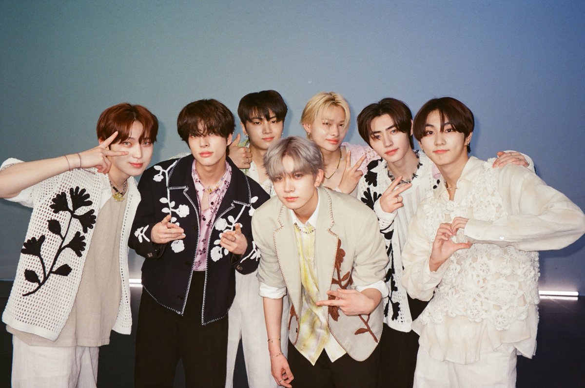 M2MPD's tweet photo. 필름카메라로 기록한 6월의 추억📸 7월에도 쭈욱 엠투와 함께해요❣ #6월의엠투 #M2film #릴레이댄스 #ENHYPEN #엔하이픈 @ENHYPEN https://t.co/qgqOqHDVQ2