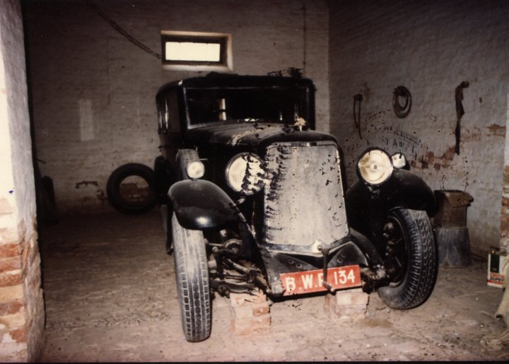 A rare picture of Rolls Royce Phantom I,circa 1925 from the collection of Nawab Sadiq V of ex state of Bahawalpur. 
#vintagecars #RollsRoyce #Bahawalpur