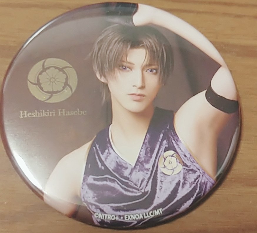 へし切長谷部の勇壮な和太鼓缶バッジ持ってる https://t.co/P3REfyBUdS