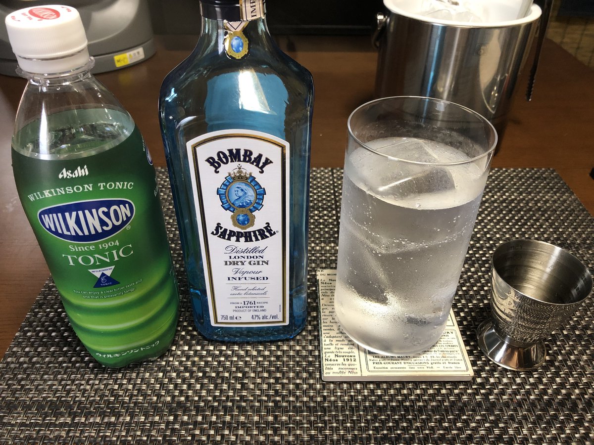 Moko_ebrius's tweet image. 🍺本日1杯目のお酒🥃
#BOMBAYSAPPHIRE
・ジントニック。
🍳今日のおつまみ🍗
・豚肉野菜炒め。
・胡瓜とメンマの辣油和え。

さぁ〜晩酌始めますかね🎶
今日も蒸し暑くて💦かなりシンドイ1日だったな〜😵
キンキンのジントニックで喉を〜🎶
お疲れ様です🙇🏻‍♂️カンパ〜イ😆🍻✨
#晩酌 #宅飲み #IDKP