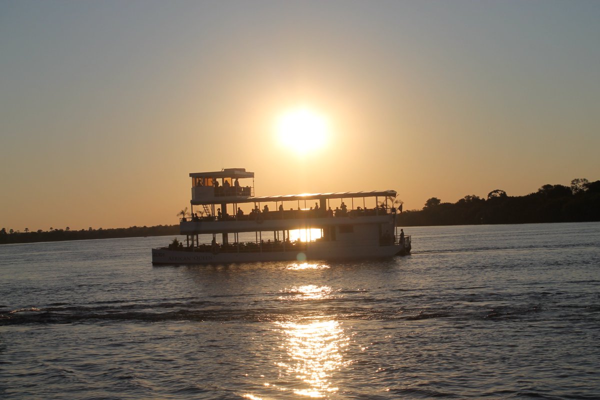 Frenchtouropera's tweet photo. Book Now your #VictoriaFalls package with us and receive the best service. #AdventureActivities #Safari #Travel #Zimbabwe #Escortedtours #Privatetour https://t.co/jMCnEEaIx6