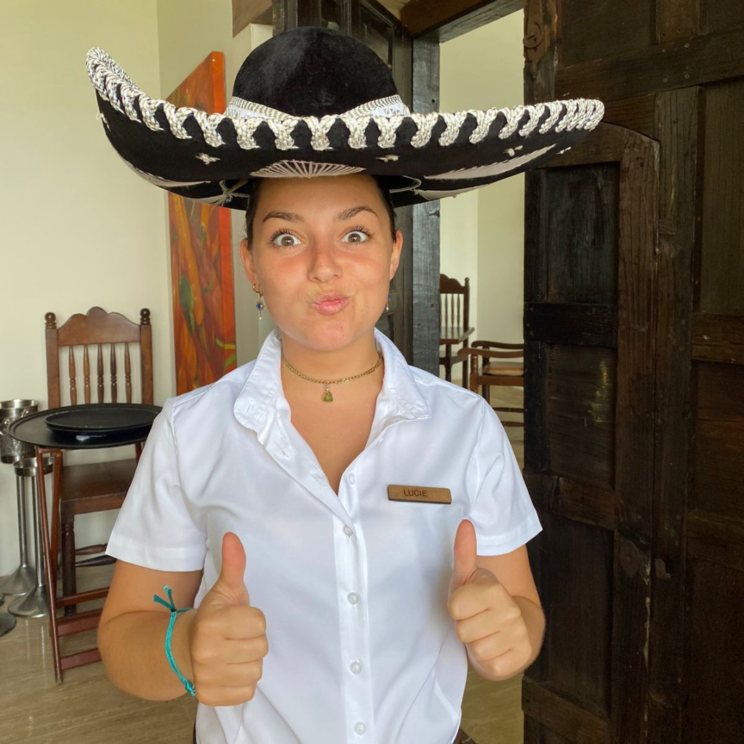 vatelmadrid's tweet photo. Lucie, alumna del segundo año del programa en #InternationalHotelManagement, nos saluda desde el hermoso #ParadisusCancún, hotel donde se encuentra realizando sus #PracticasProfesionales.

¿Cuál es tu destino de ensueños para realizar tus prácticas?  🏢 https://t.co/rPfBop6xAj
