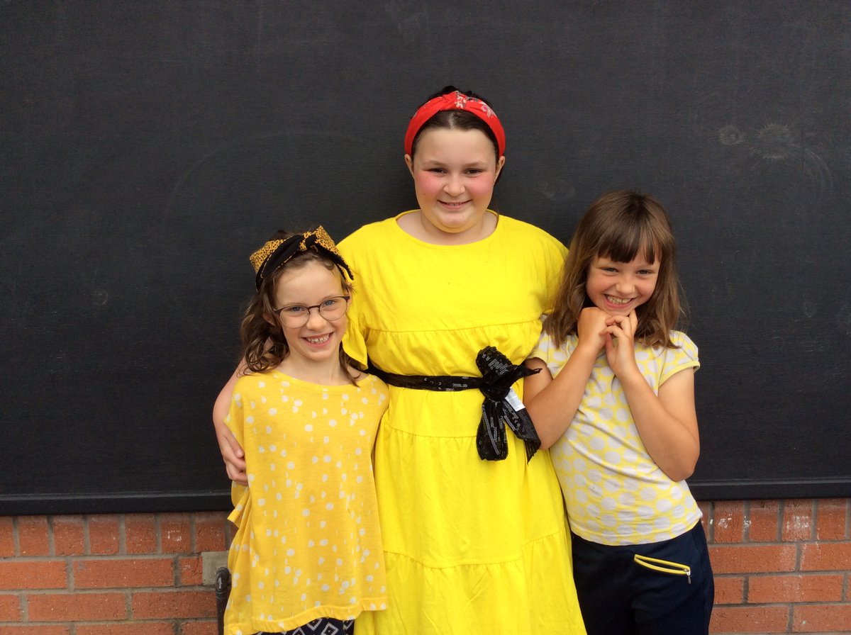 RaysofSunshine's tweet photo. A big thank you to all of the schools who have taken part in #RayForADay!
Here are some bright photos from Peterchurch Primary School who got the yellow memo! π https://t.co/PngqusffHF