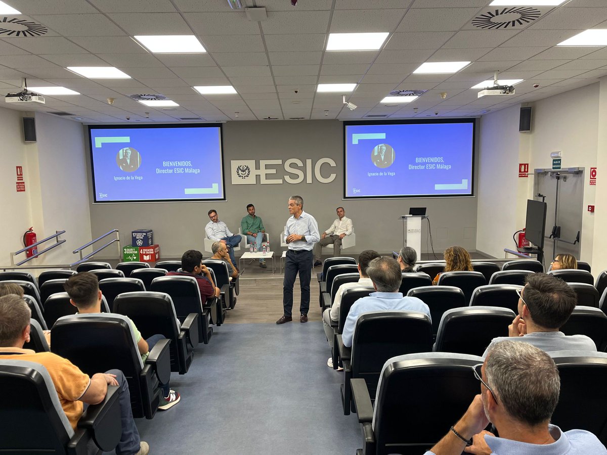 ESICMalaga's tweet photo. Ayer se celebró nuestro #ForoDigital sobre la aplicación de la #IA en la #DataScience 🤖

Fue una gran oportunidad para aprender más sobre la tendencias tecnológicas como la #InteligenciaArtificial y sobre cómo usarlas en una organización🔝 https://t.co/n8KdF3RgMR