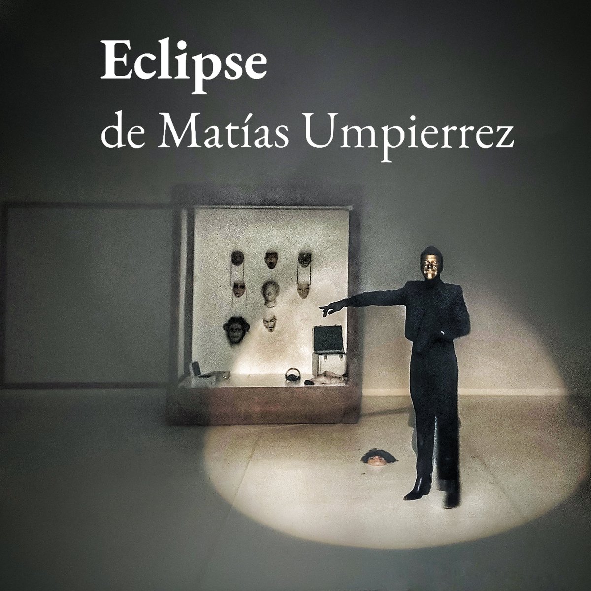 Muy Teatrero (@muyteatrero) on Twitter photo ¿Qué se esconde tras la máscara?
"Eclipse" de Matías Umpierrez en las Naves del <a href="/TeatroEspanol/">Teatro Español</a>.
Conferencia performática en la que se cuestiona cuántas identidades se pueden ocultar tras una misma persona.
Visualmente potente y a ratos inquietante. ¿Qué se esconde tras la máscara?
"Eclipse" de Matías Umpierrez en las Naves del <a href="/TeatroEspanol/">Teatro Español</a>.
Conferencia performática en la que se cuestiona cuántas identidades se pueden ocultar tras una misma persona.
Visualmente potente y a ratos inquietante.
