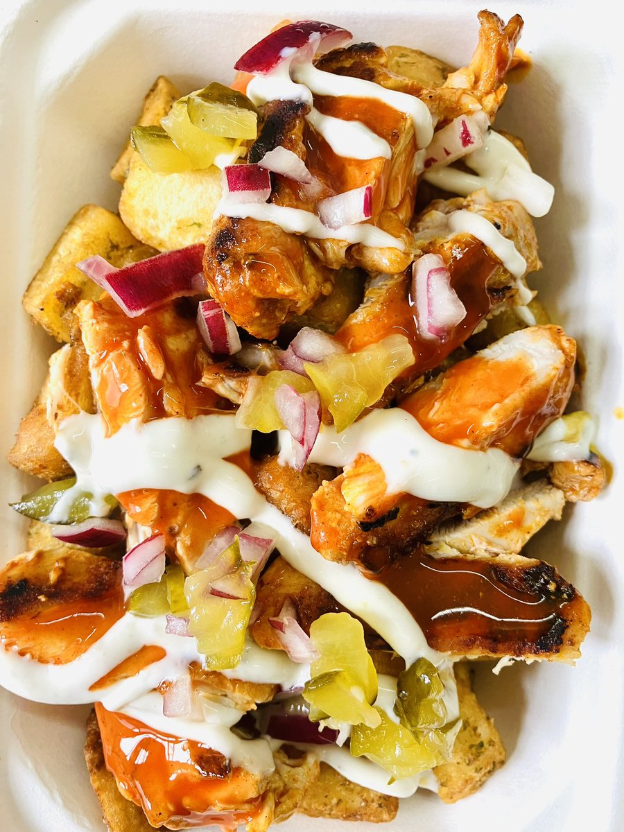 😍 todays hot lunch takeaway special 😍

Crispy potatoes, buffalo chicken with a dill pickle &amp; red onion salsa. Served with our garlic &amp; blue cheese dressing. Available from 11:15. It’s delicious. #shoplocal #shoplocalbath