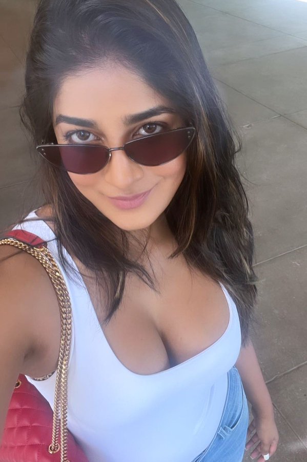 Fz27uhxXgAAL9XH?format=jpg&name=900x900