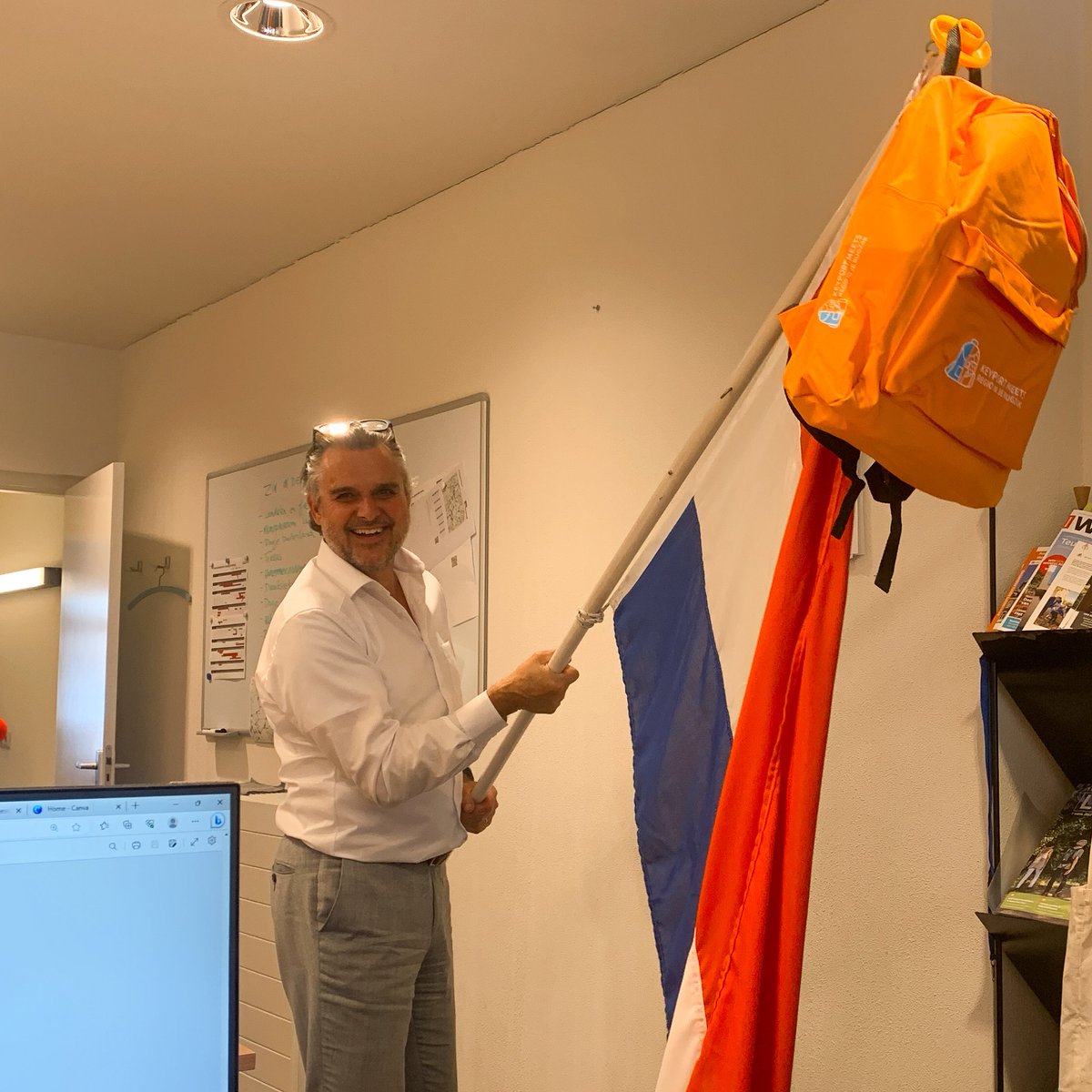 𝗧𝘄𝗲𝗲 𝘀𝘁𝗮𝗴𝗶𝗮𝗶𝗿𝗲𝘀 𝗴𝗲𝘀𝗹𝗮𝗮𝗴𝗱 🎉
Hoppa! Twee van onze stagiaires zijn geslaagd voor hun opleiding. Dat maakt ons trots. En vooral omdat Giel Polman, directeur Limburg Marketing, sinds dit jaar ambassadeur van Keyport Meets | Regio in je Rugzak is.