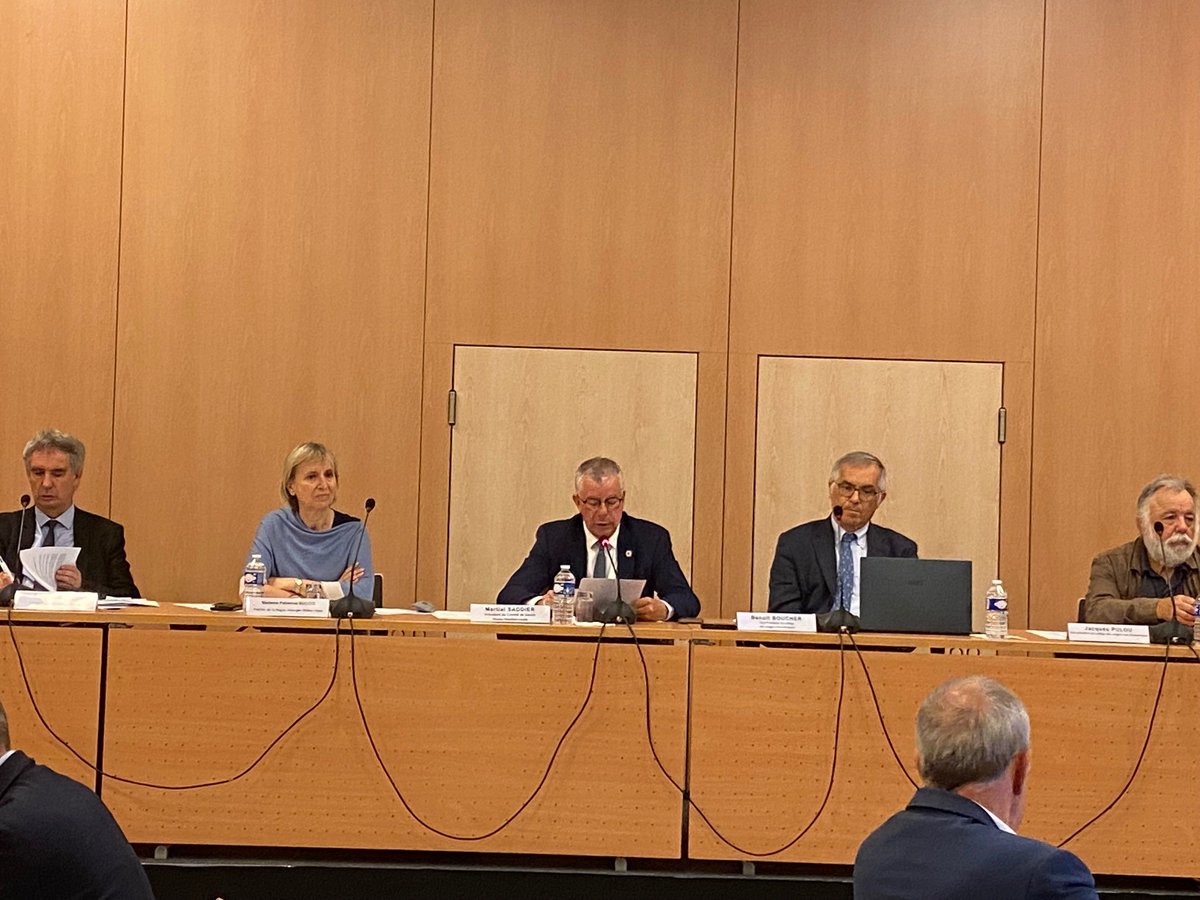 SauvonsLeau's tweet photo. 📢Ouverture ce matin à Lyon du #comitédebassin Rhône-Méditerranée par son pdt @MartialSaddier en présence de Fabienne Buccio @prefetrhone coordinatrice du bassin. Au programme :
✅déclinaison du #PlanEau sur le bassin
✅préparation du 12e programme
✅révision du Plan de bassin RM https://t.co/ONqrDfsGkd