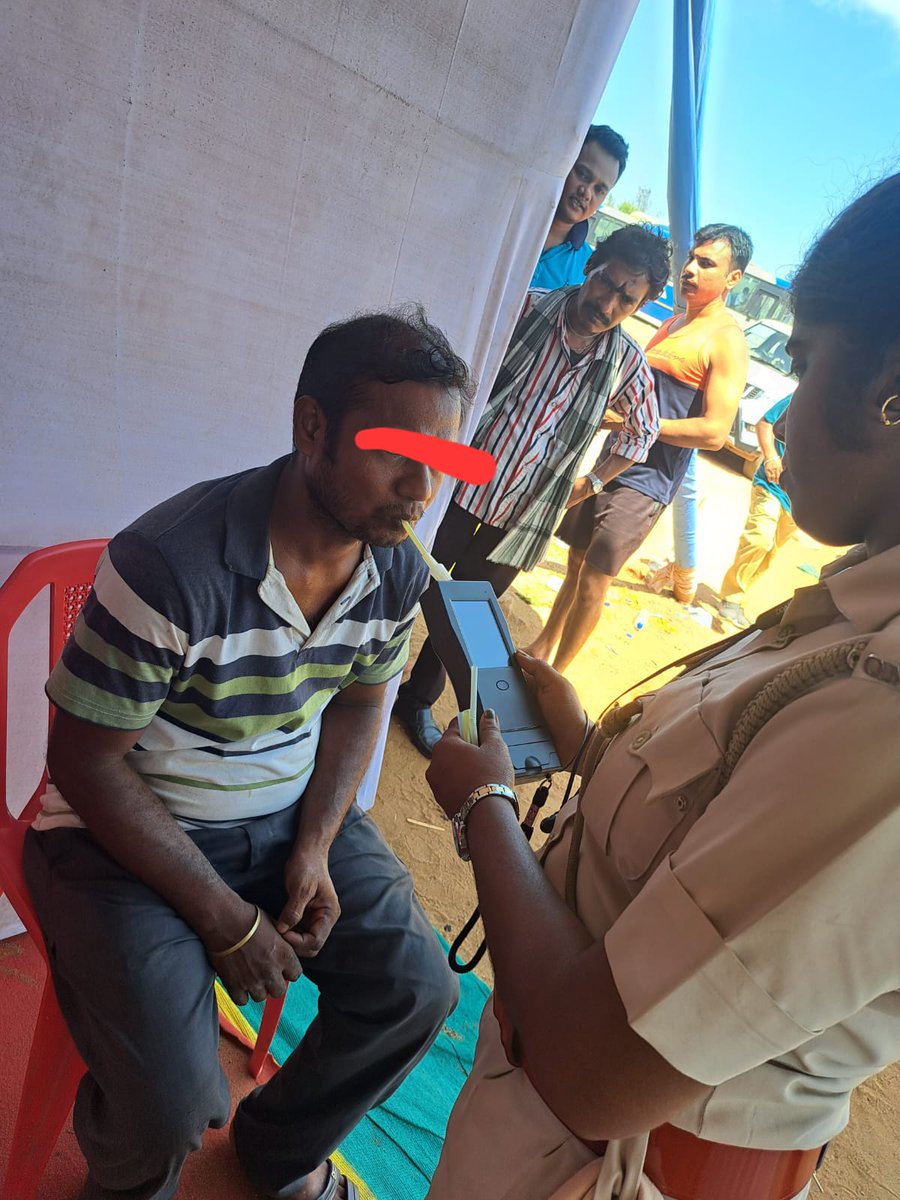 Drunken driver captured by transport officials at talabania bus stand #rathyatra2023. @road safety.@CTOdisha @Puri_Official @SPPuri1 @STAOdisha