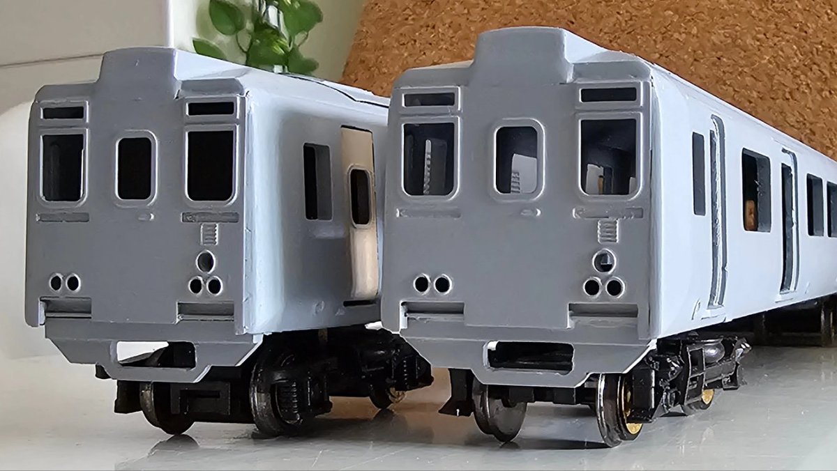 PdannyH's tweet photo. #Project210 - got back on the workbench yesterday post holiday in Prague and made a start on the next phase. Fitted the cab fronts on, filled and sanded the edges & then primed. Still a bit of cleaning up to do though. Have a great weekend all ๐๐ฝ๐ #TMRGUK #VariousMultipleUnits https://t.co/mp7k4GsFMx