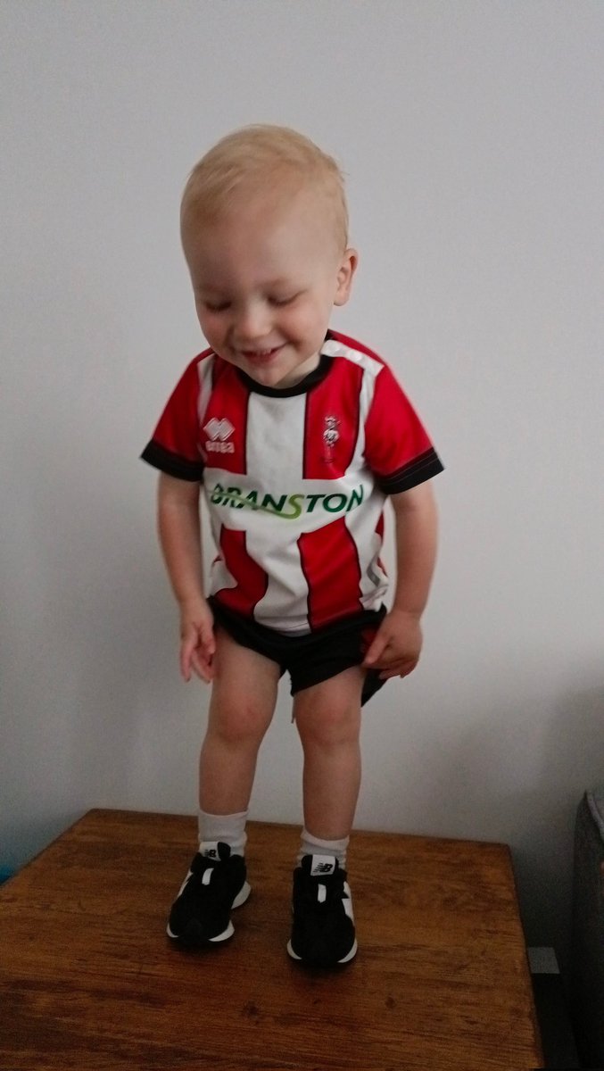 chelscoyle__x's tweet photo. @LincolnCity_FC  just wondering if you need a new model for this year's kit 🤣 https://t.co/EpcIYavMxM