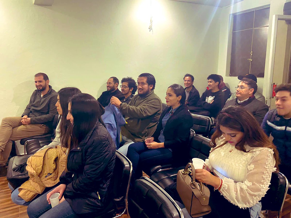 MabeMendezR's tweet photo. Hoy compartí con jóvenes líderes políticos y sociales del #Azuay. Es importante escuchar las voces del futuro para cumplir con sus necesidades y demandas.
Este 20 de agosto nos jugamos la patria y el futuro de nuestros hijos. #ConLuisa tendremos el #ResurgirDeLaPatria.💪🇪🇨 https://t.co/DekLc3EWqv