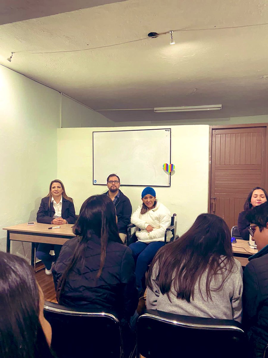 MabeMendezR's tweet photo. Hoy compartí con jóvenes líderes políticos y sociales del #Azuay. Es importante escuchar las voces del futuro para cumplir con sus necesidades y demandas.
Este 20 de agosto nos jugamos la patria y el futuro de nuestros hijos. #ConLuisa tendremos el #ResurgirDeLaPatria.💪🇪🇨 https://t.co/DekLc3EWqv