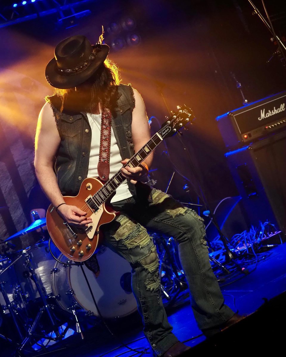 JackJHutchinson's tweet image. Les Paul action at HRH AOR BLUES.
@wornstar @verablack8 @gibsonguitar @marshallamps
📷 David Pickles