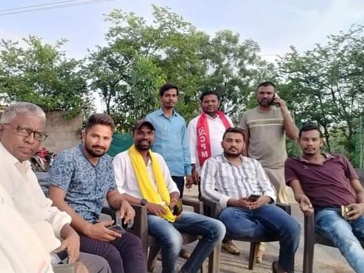 TDP_TG's tweet photo. ముఖ్యమంత్రి KCR ఆసిఫాబాద్ జిల్లాకు వస్తున్న సందర్భంగా తెలుగునాడు విద్యార్థి సమాఖ్య - TNSF  రాష్ట్ర ఉపాధ్యక్షులు పోల్కర్ సాయిరాం గారిని ముందస్తు అరెస్ట్ చేసిన పోలీసులు.
@SairamPolkar
#KCRFailedTelangana #TDPTelangana https://t.co/iXyl8y3l82