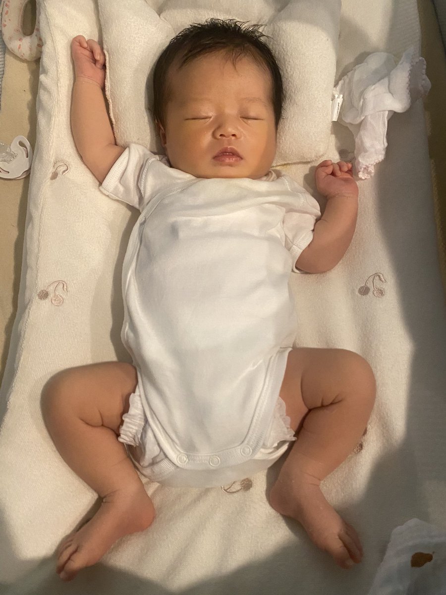 mar17golf's tweet photo. ムチムチになってきた👶
赤ちゃんの新陳代謝良すぎて昨日できてた傷も今日治ってる！うちもほしい、、、😂🤲 https://t.co/av2HAvS7kn