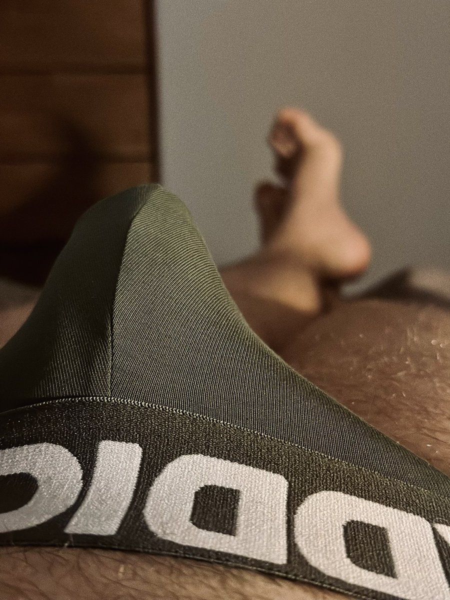 AFruitBiTheFoot's tweet photo. Something tells me that falling asleep shouldn’t be this hard… 😉

#gayfeet #gaybulge #bulgingout #bulge #sexymenbulges #gayunderwear #gayjockstrap #gayfeetfetish #mensfeet #bulgegay #maleunderwear #bulgeaddjcts #followme #gay #gaymen https://t.co/hG6xTB3KqQ