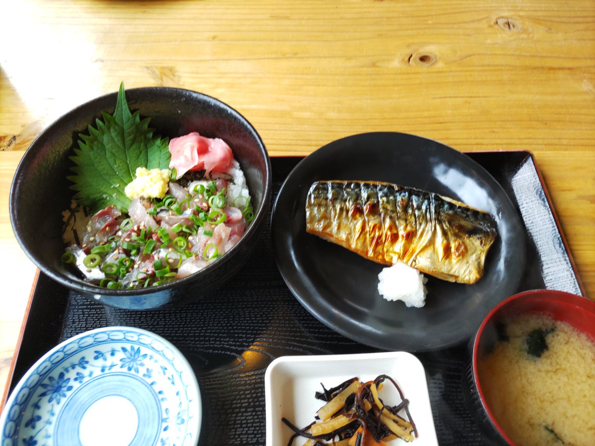 unagi596's tweet photo. 鯵丼と鯖の塩焼き定食
#ランチ #お昼ごはん #定食 https://t.co/cActU25JD4
