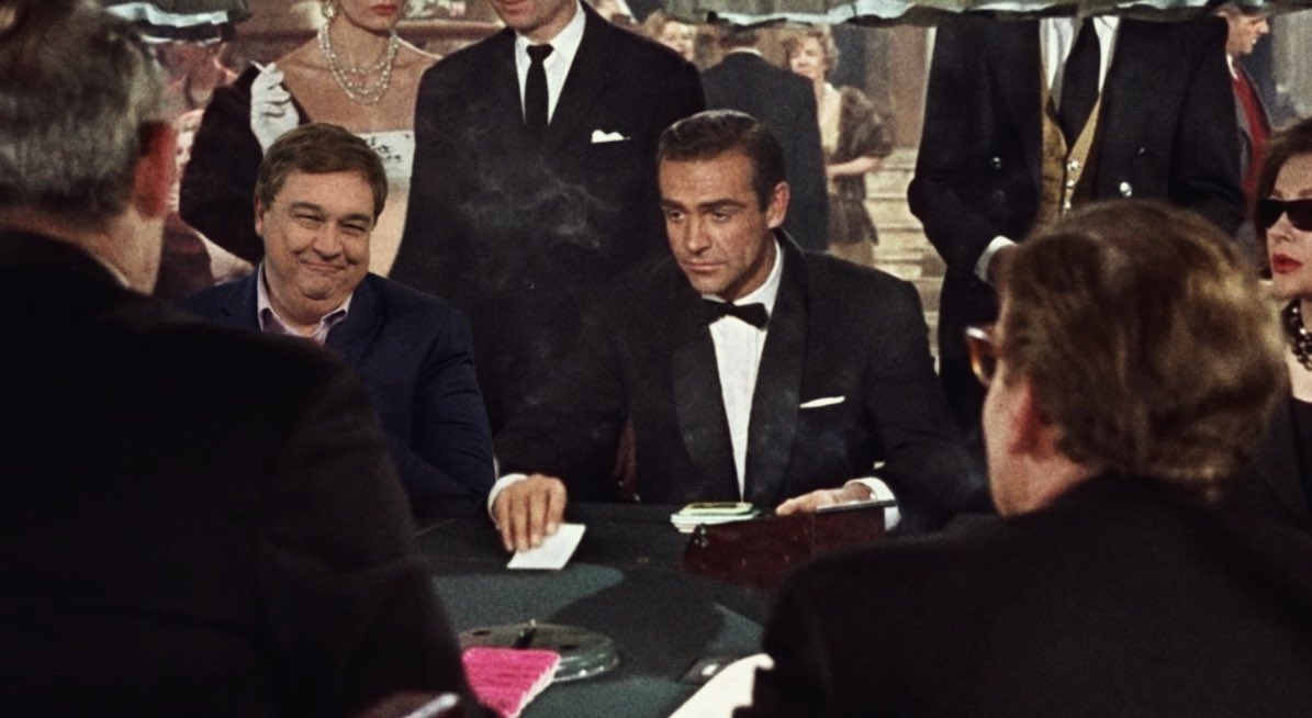 Aus gegebenem Anlass gibt's den @twitkalk heute mal in einem #James Bond-#Film, ehe ich mir wieder einen🍸gönne. 😅 #Mattscheibe #KalkUndWelk #Thunderkalk #Feuerkalk