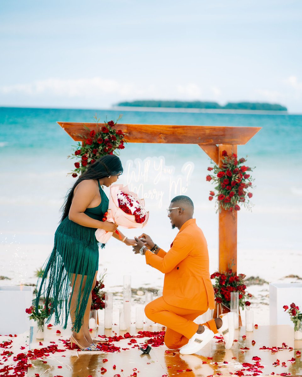 CullyDBestEver's tweet photo. 2 weeks ago, I said yes to the LOML ☺️ Best day everrrrr 💛 https://t.co/ssTXEMRPhP