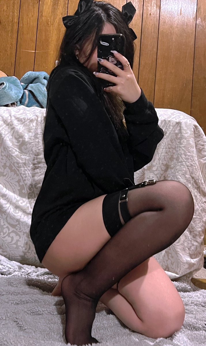riennyfruit's tweet photo. Not new to #nsfwtwt #nsfw 
✧˖°2-
✧˖°she/her
✧˖°one piece &amp; hxh
✧˖°genshin &amp; league 
✧˖°viet
✧˖°lewds

like/rt for moots https://t.co/vyV4UYD4bs